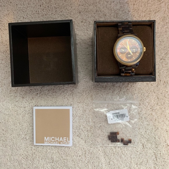 Michael Kors Tortoiseshell Watch - Picture 4 of 5